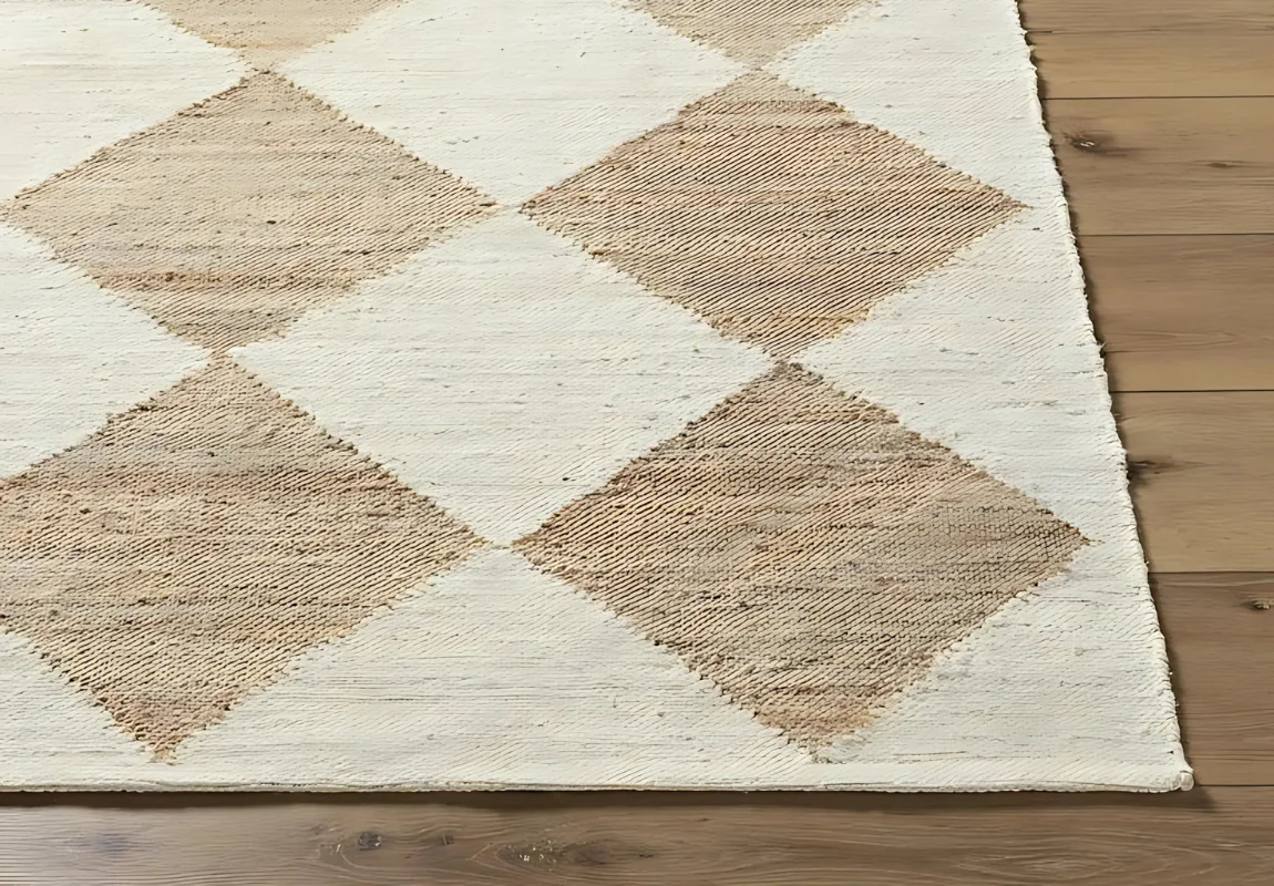 Patterned jute rug with natural design