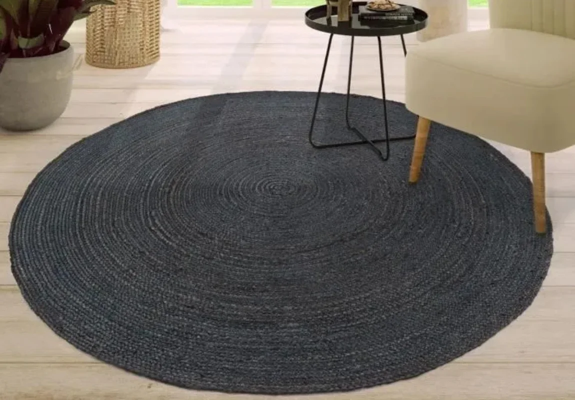 Round jute rug for natural decor