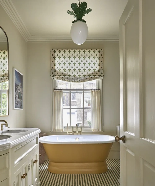 Moisture-friendly roman blinds