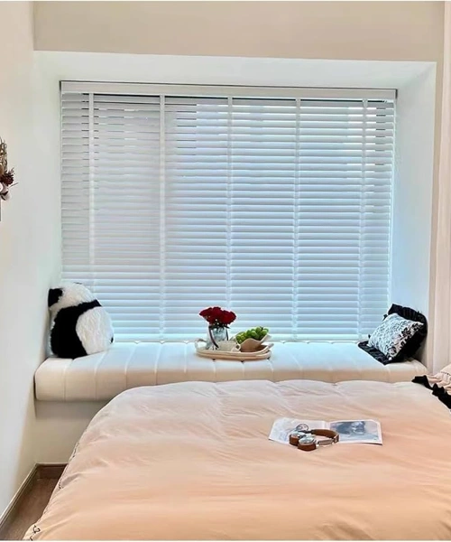 Venetian blinds for bedroom privacy