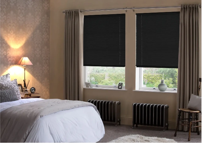 Elegant Venetian blackout blinds