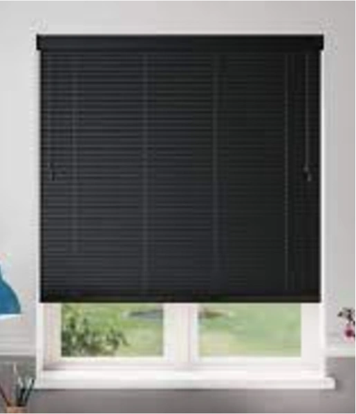 Elegant Venetian Blinds Setup