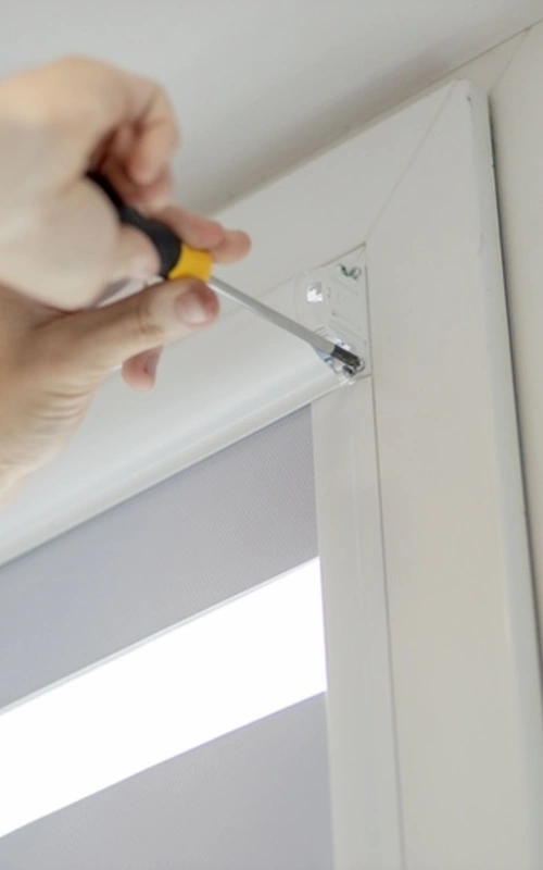Professional venetian blinds fitting
