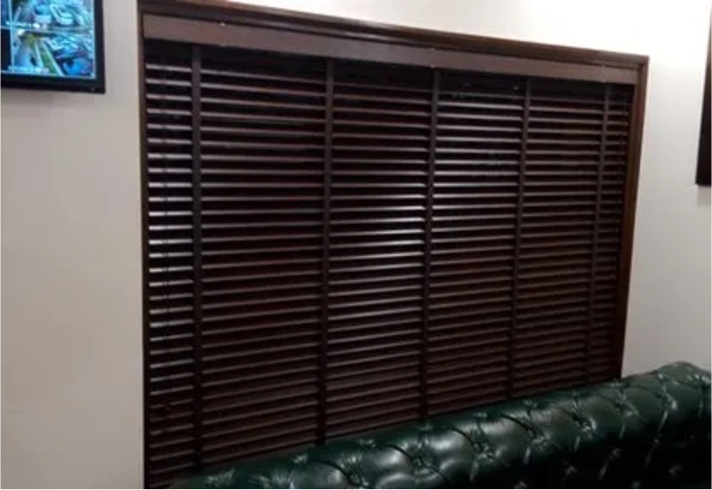 Polished wooden blinds setup