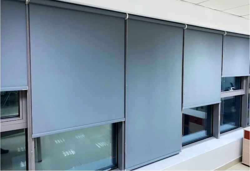Neat window blinds install