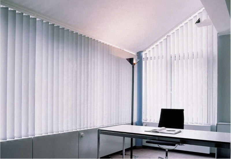 Installed vertical blinds set
