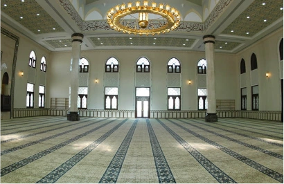 Wall-to-wall mosque carpet installation in Dubai