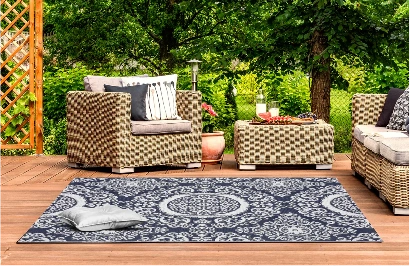 Soft and durable polyester carpet