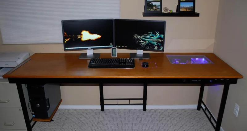 Wooden computer table Dubai