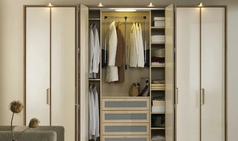 Modern Wooden Wardrobe Dubai