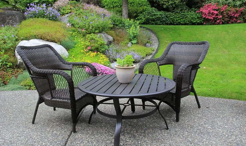 Rattan chairs with round garden table Dubai