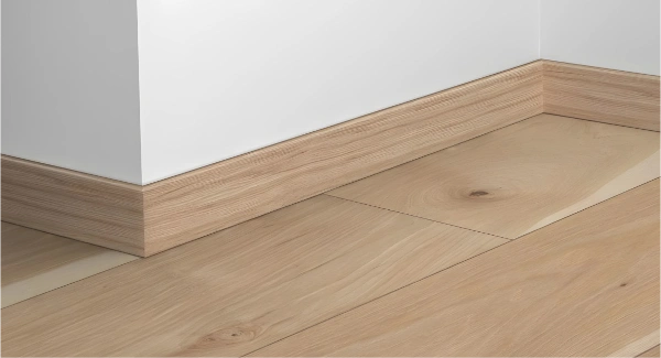 Luxury wall skirting finish