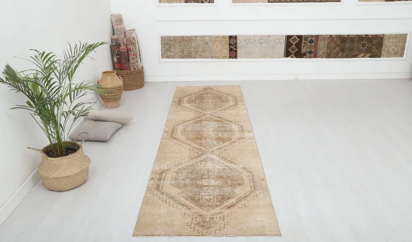 Beige geometric living rug